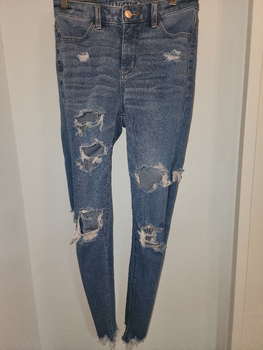 American Eagle High Rise Jegging Size 0 – Distressed Skinny Denim